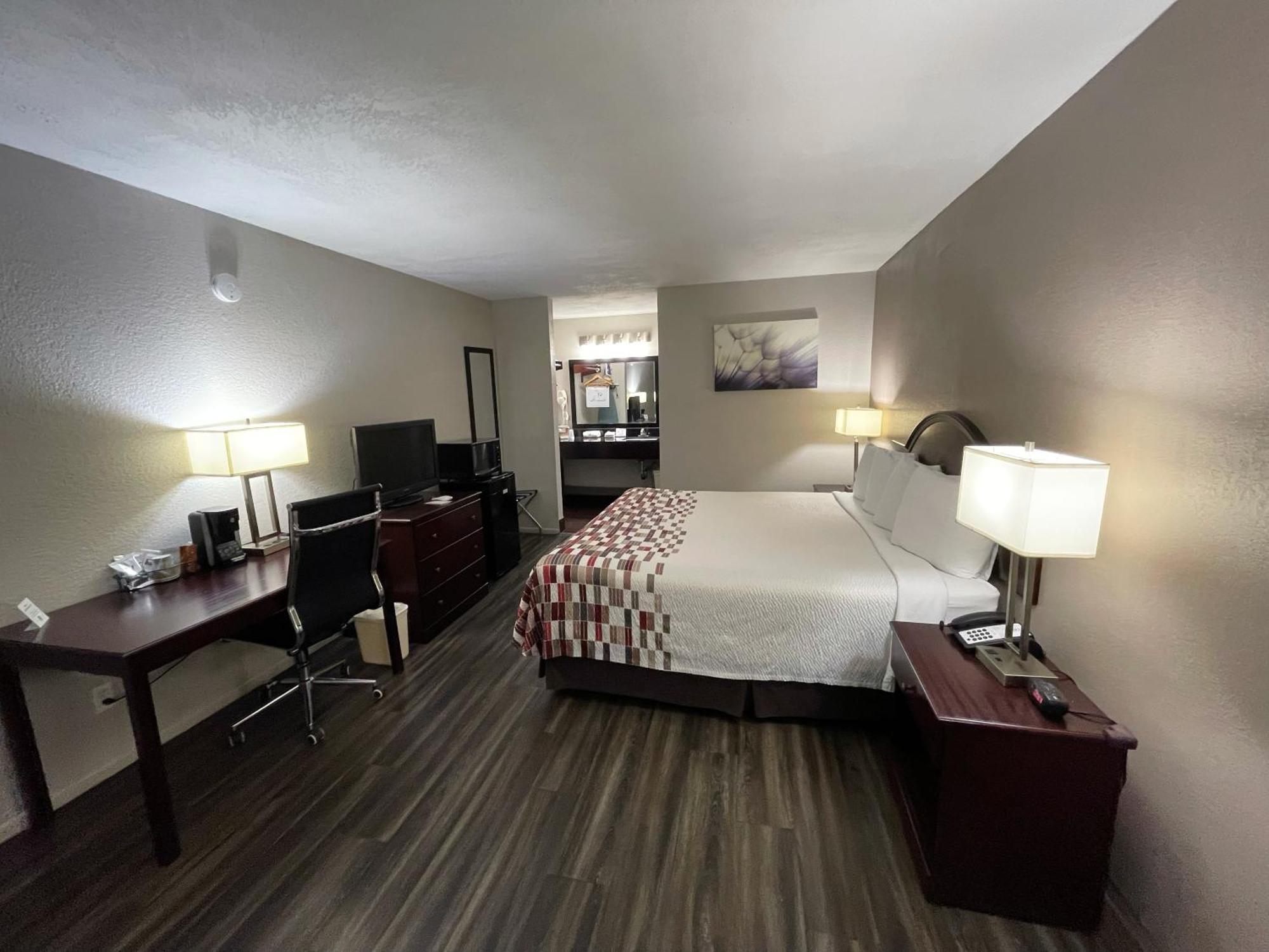 Econo Lodge *