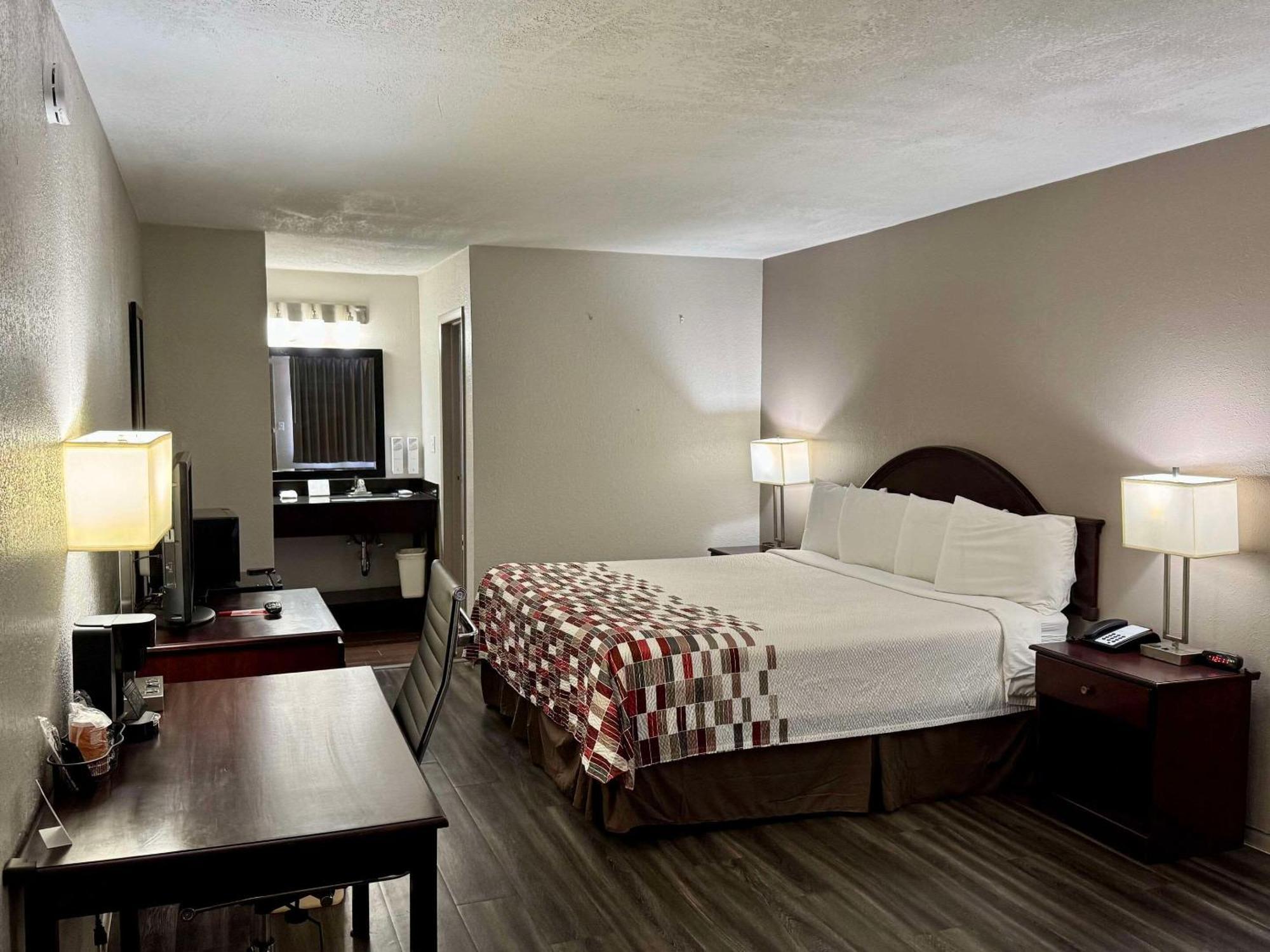Lodge Econo *