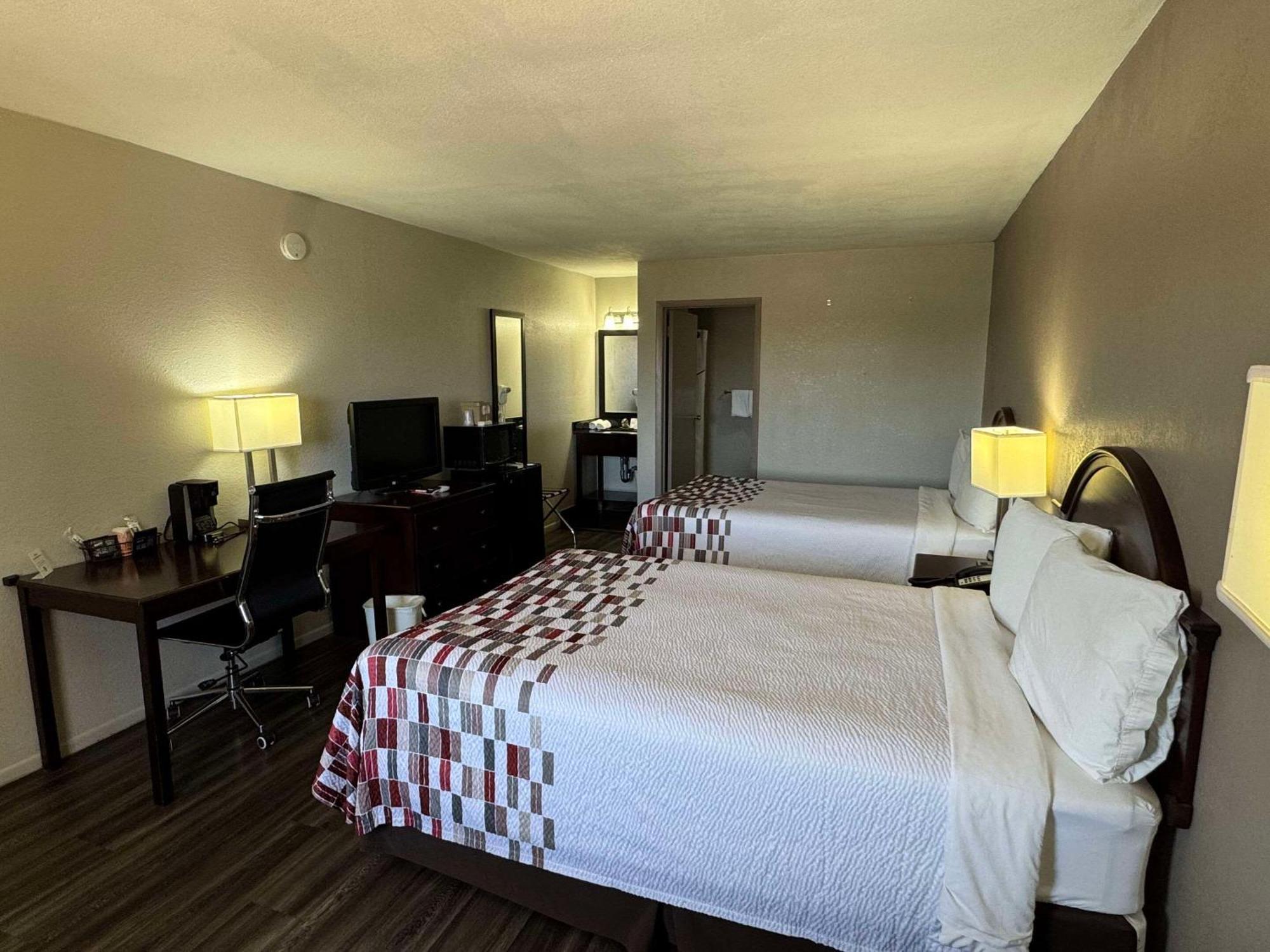 Econo Lodge *