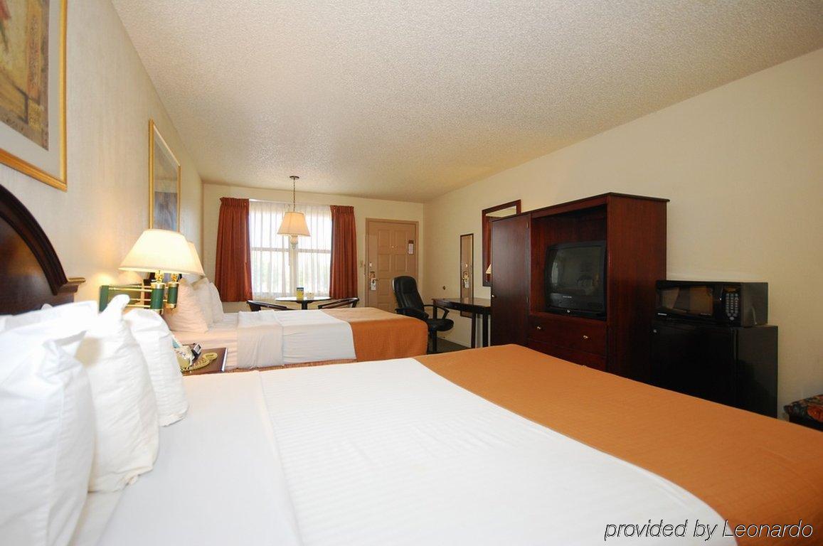 Econo Lodge *
